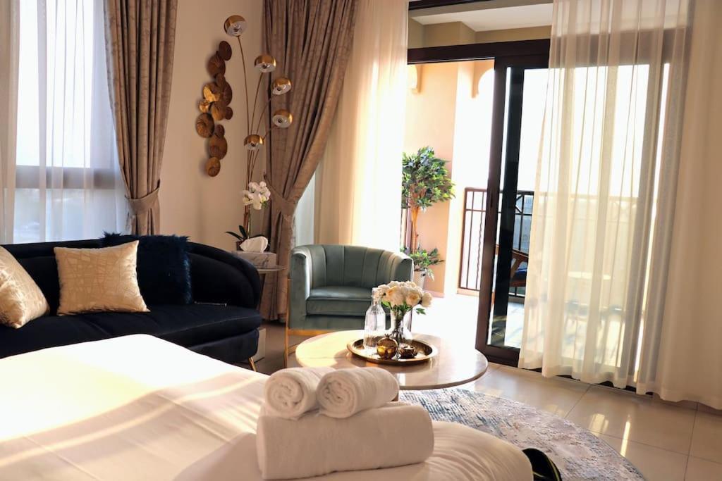 Veluxa - Luxury And Bright 1 Bedroom Apartment, Burj View! Dubai Dış mekan fotoğraf