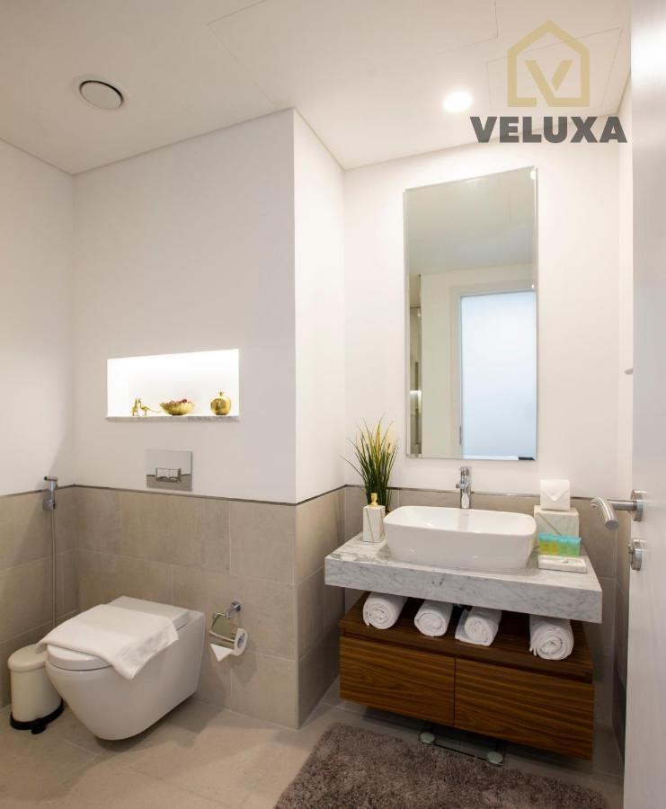Veluxa - Luxury And Bright 1 Bedroom Apartment, Burj View! Dubai Dış mekan fotoğraf